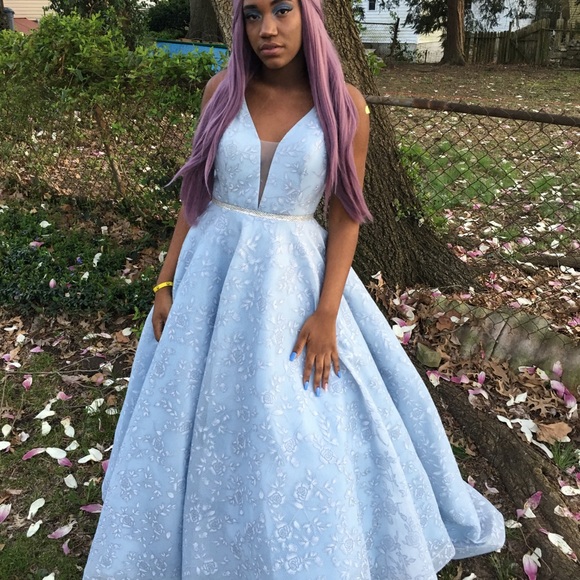 I am selling a pastel blue ball gown. - Picture 7 of 8